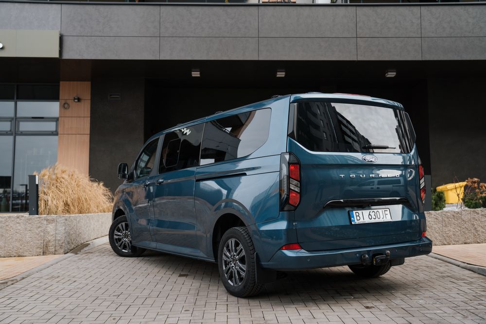 Transfery na lotniska w całej Polsce - 8/9-osobowy Ford Tourneo Custom