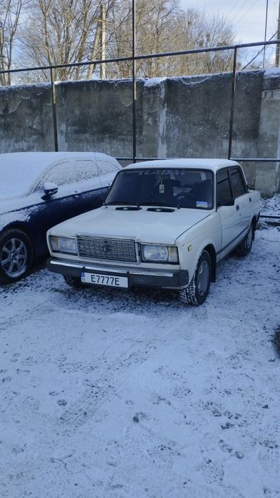 Автомобіль ВАЗ 2107