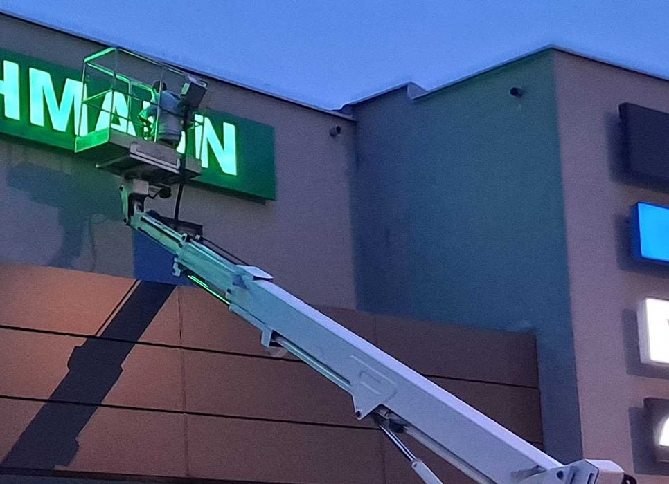 Podnośnik koszowy 21 m, Zwyżka Kraków,  wynajem z operatorem, wycinka