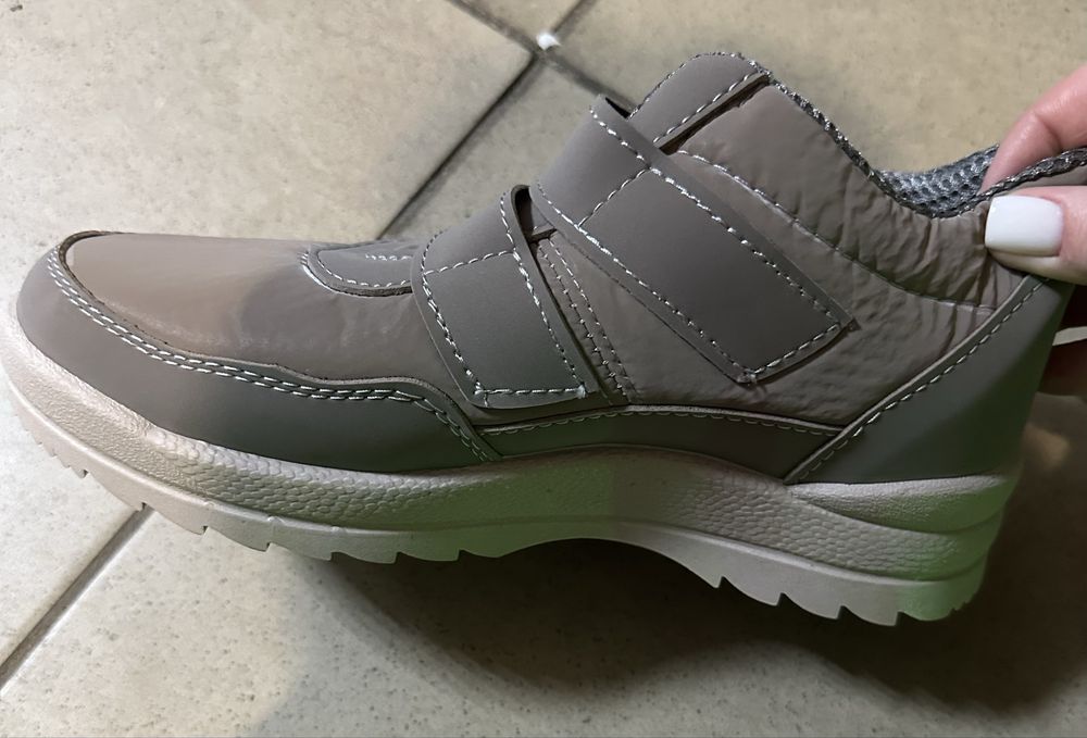 Продам жіноче взуття