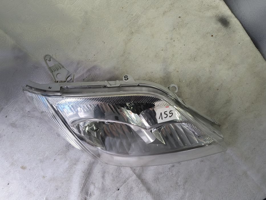 Lampa prawa Toyota Corolla e12 Europa reflektor przedni sprawna