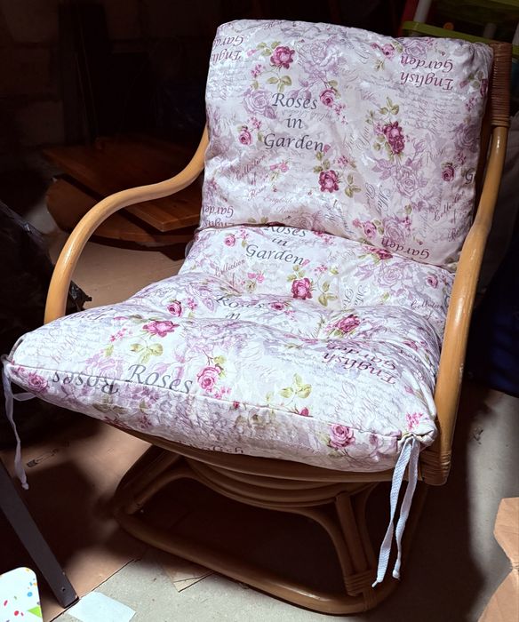 Fotele rattanowe obrotowo - bujane , 2 sztuki