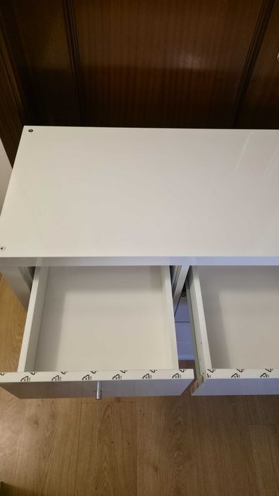 Armário branco de 8 gavetas