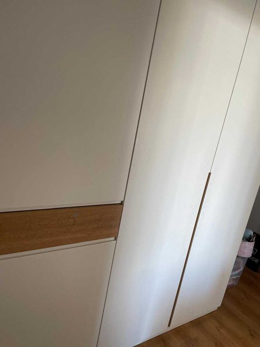 Roupeiro Lacado – Como Novo | Design Moderno | Grande Capacidade