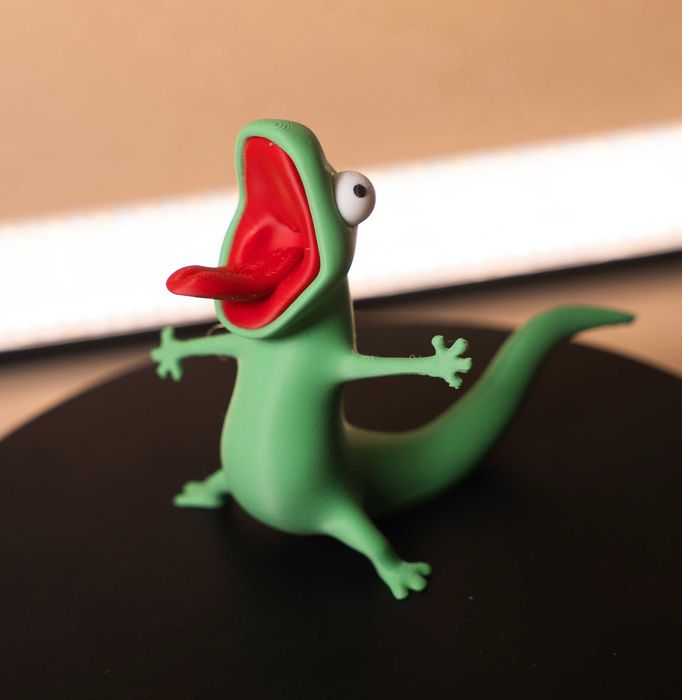 Рухома іграшка ящірка Том на пружині з мультфільму Хопперс. 3D-Іграшка Lizard Tom.