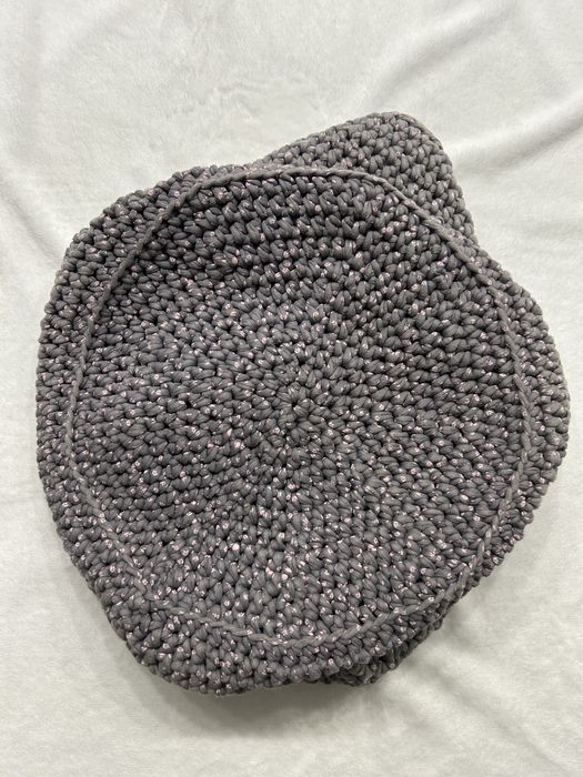 Duży kosz na zabawki robiony na szydełku