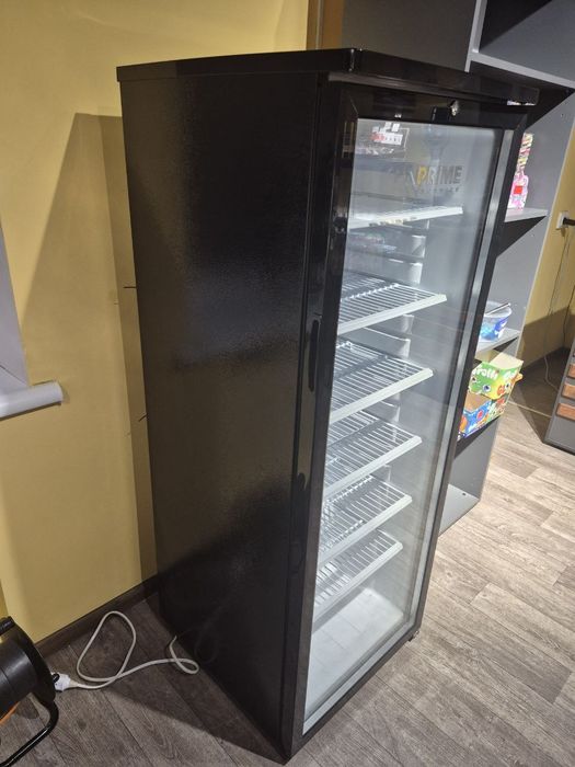 Холодильна шафа-вітрина Prime Technics PSC 1935 B.