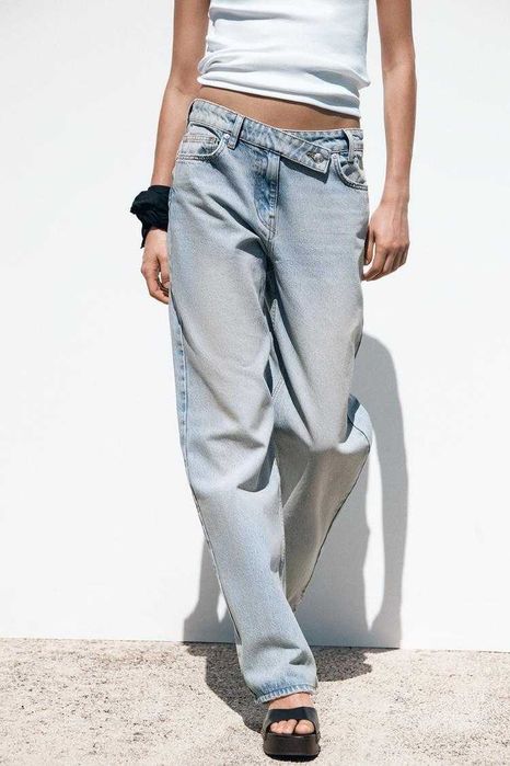 Трендові світло-блакитні джинси з асиметричною застібкою Zara