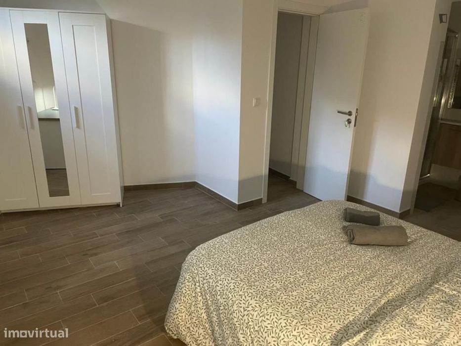 Quarto - localizado em Parque das Nações Lisbon