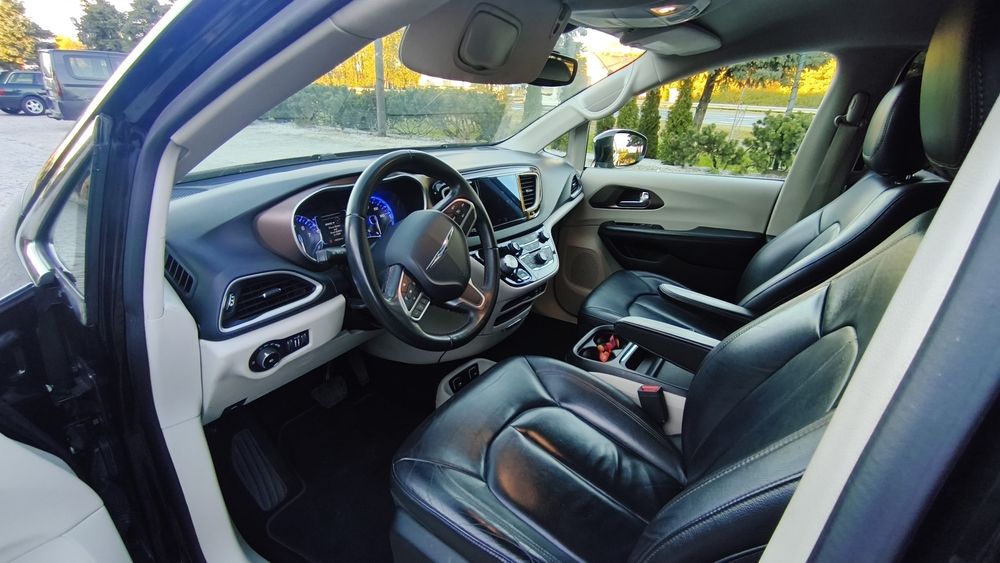 Chrysler Pacifica 8 osób