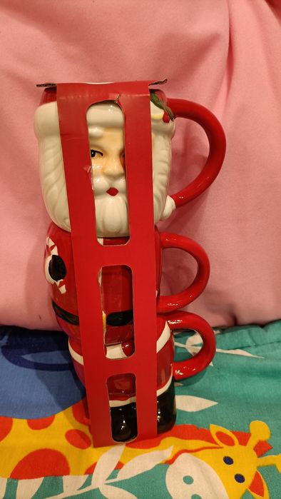 Продам новые новогодние чашки .