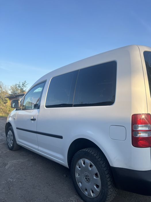 Volkswagen Caddy 2011 • 1.6 TDI • дизель