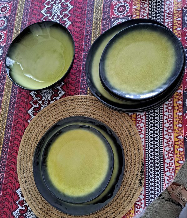 Várias Chávenas de Café/Pratos CASA