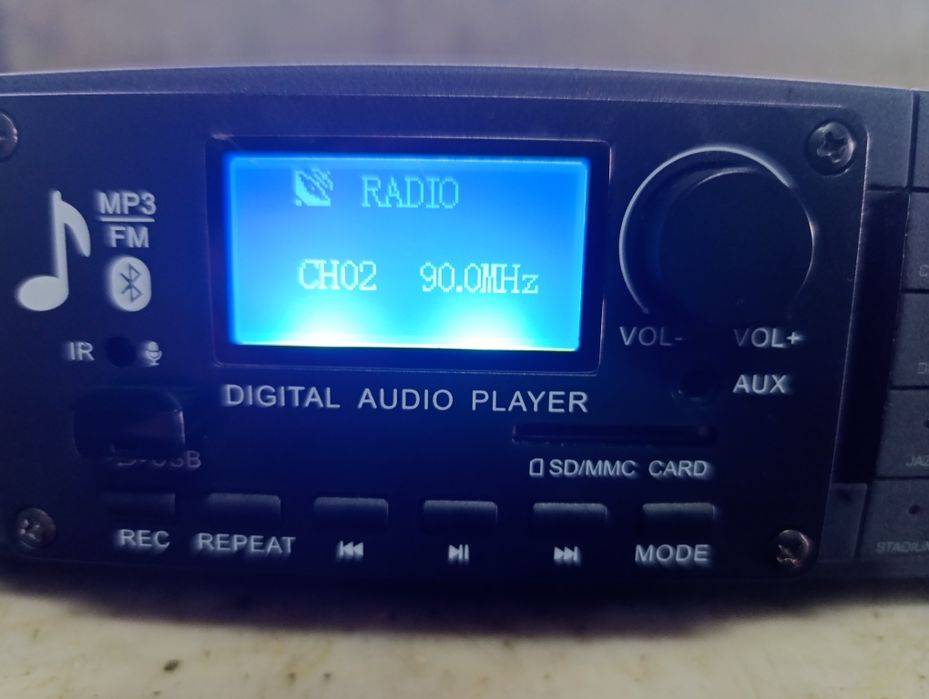 Amplificador com MP3, bluetooth, rádio pen  USB.