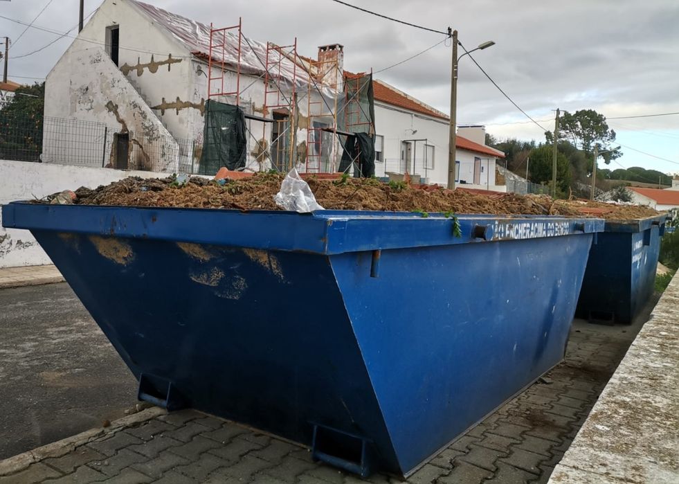 CARRINHAS e CONTENTORES para recolha de todo o tipo de entulho de obra