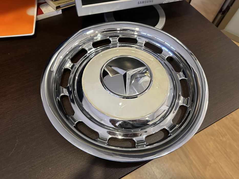 Tampão de roda Mercedes W108/W110/W111