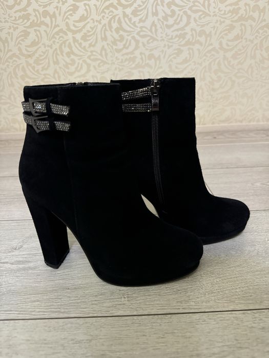 Ботильйони замшеві 37