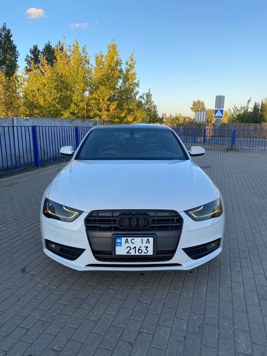 Audi A4 B8 2012р 2.0 Quattro  бензин