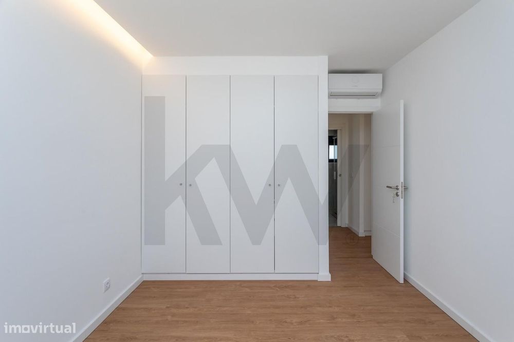 Charmosa Moradia T5 com Jardim Totalmente Remodelada -  Sassoeiros, Ca
