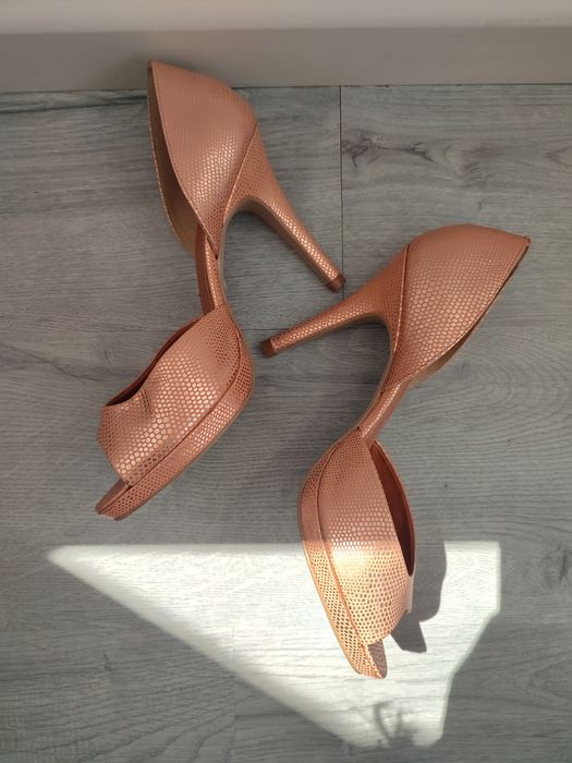 Sandálias Zilian novas tamanho 39