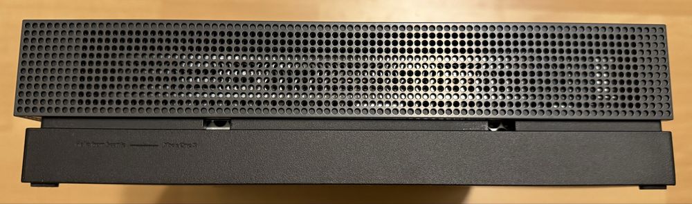 Xbox One X Project Scorpio + 8 gier