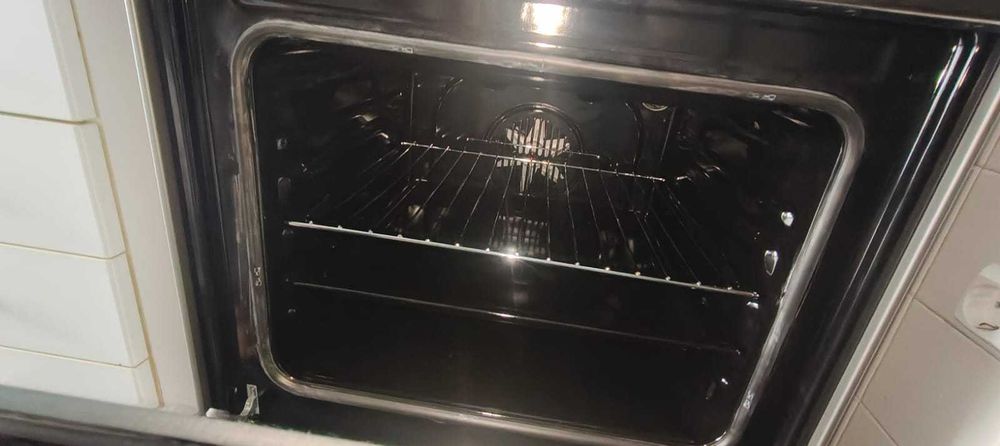 Forno eletrico e placa a gás Indesit