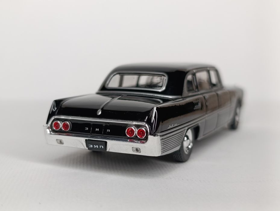 ЗИЛ -111Г масштаб 1/43