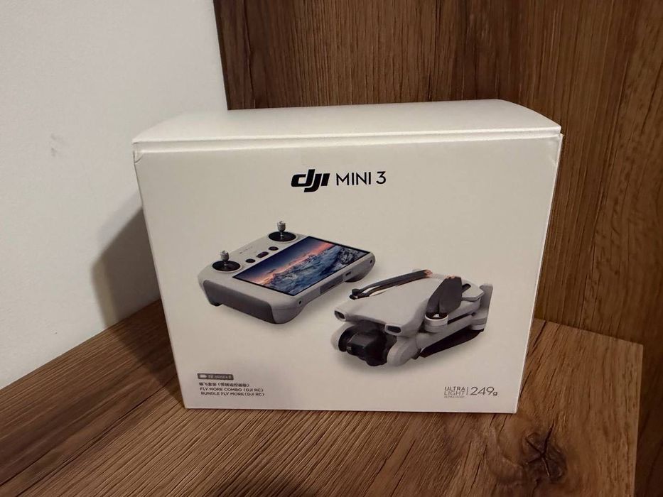 Dron DJI Mini 3 Fly More Combo (DJI RC)