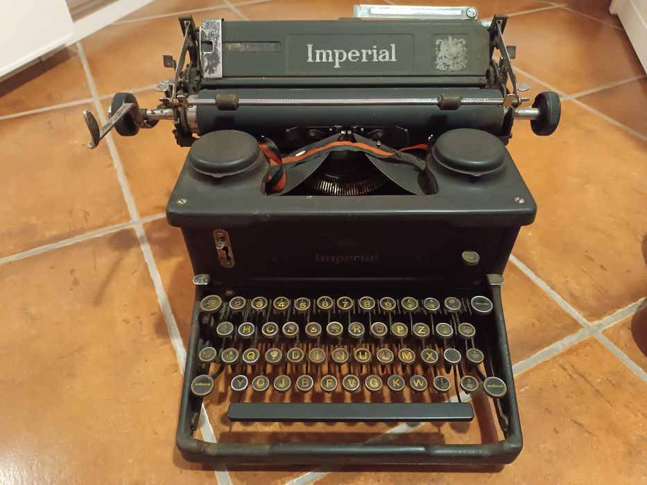 Maquina de escrever (Imperial 55) teclado AZERT de cor preta