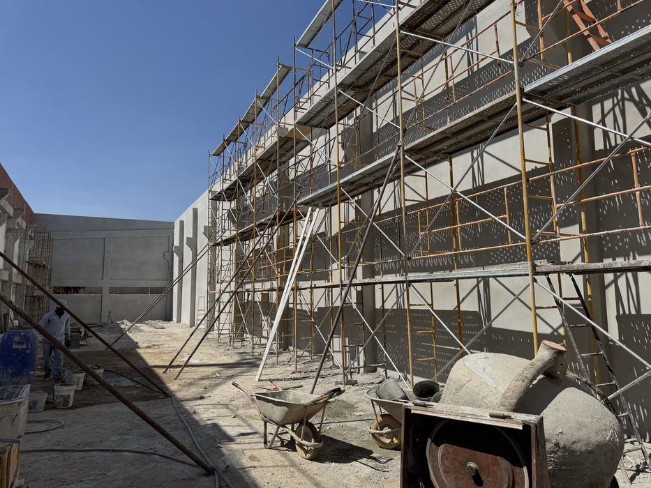 Equipa de estuque e reboco projetado