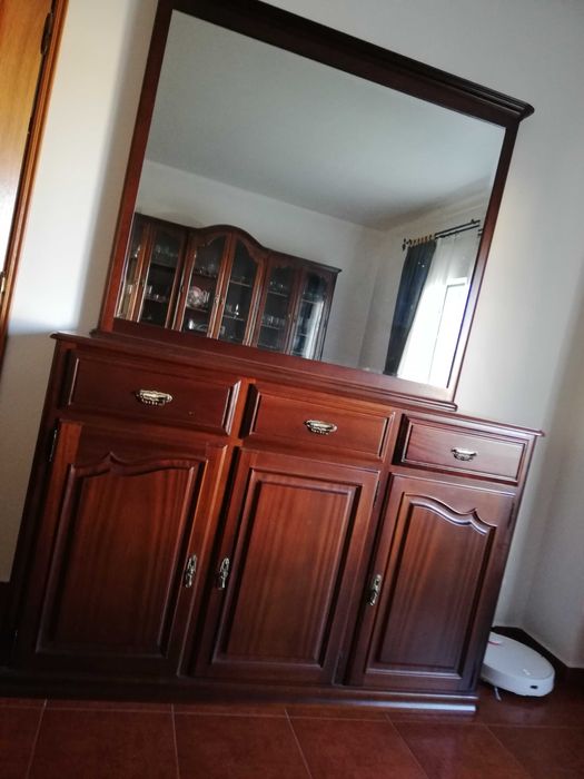Aparador com espelho