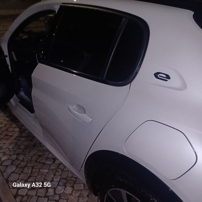 Automóveis Peugeot e-208:=250€/semana   para  TVDE