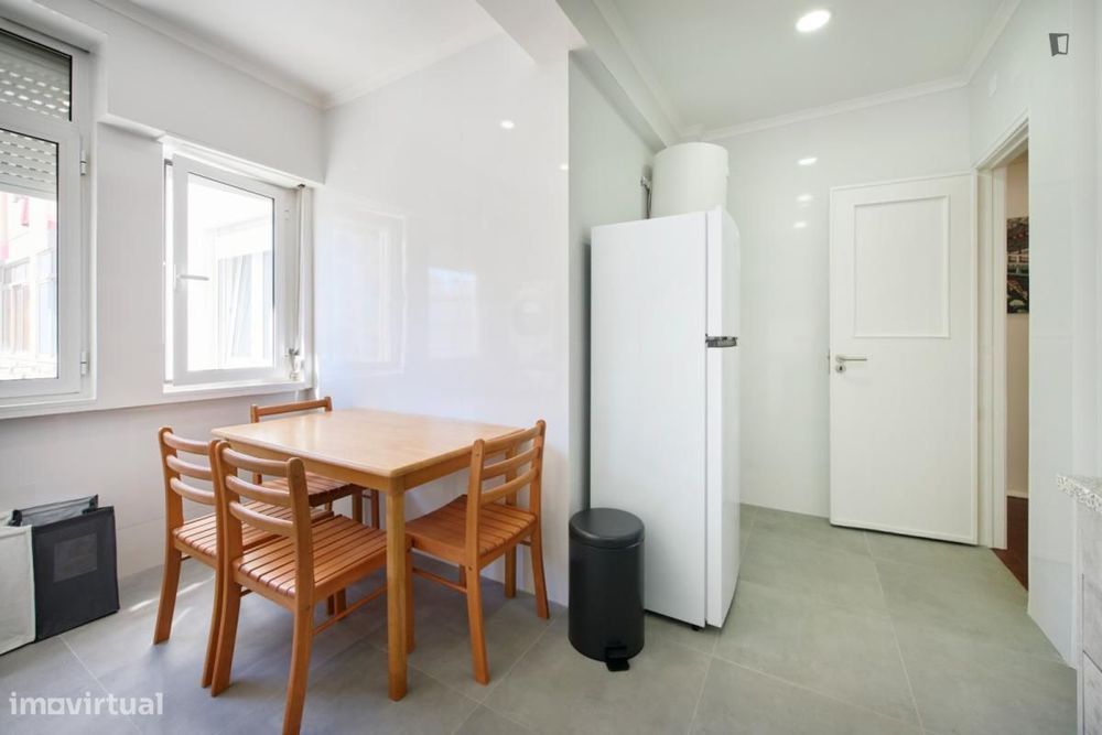 Quarto - localizado em Benfica Lisbon