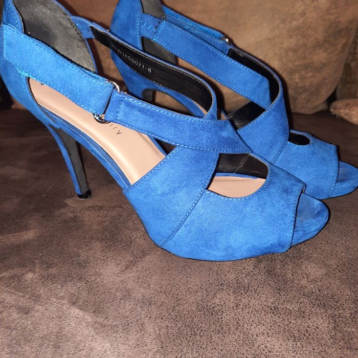 Cudne chabrowe szpilki