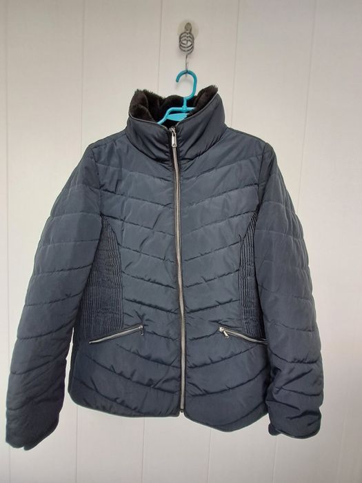 Продам теплу жіночу куртку