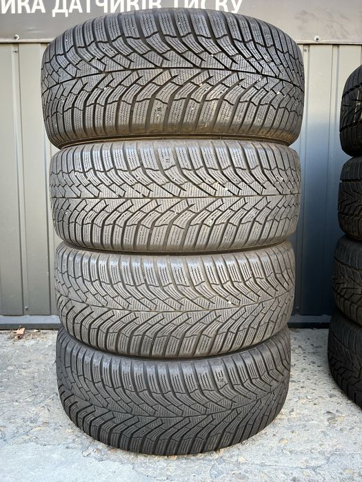 Зимові шини 235/55/17 103V Kumho WinterCraft WP52 2025