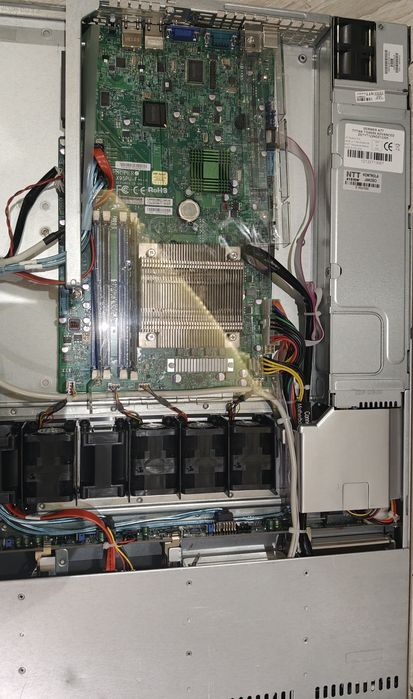 Kompaktowy serwer NTT 1U Xeon 1220 16GB RAM 4xHDD DVD 100% sprawny