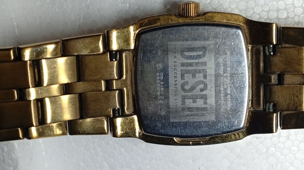 Годинник Diesel
чоловічий колір золотий