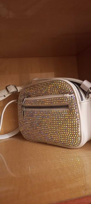 Sprzedam białą torebkę z cyrkoniami, ręcznie robioną.