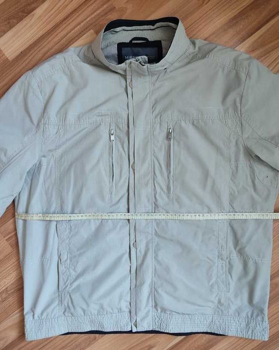 Продам чоловічу вітрівку ВЕЛИКОГО РОЗМІРУ в ідеальному стані!