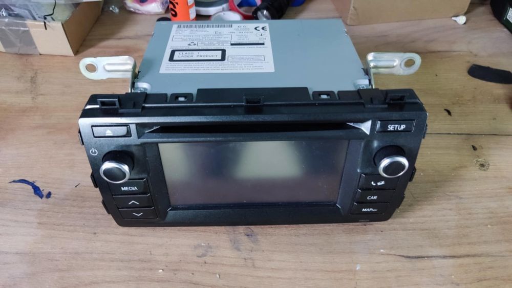 Radio z ekranem toyota auris mk2 2013r