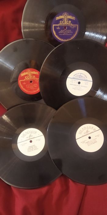 Продам пластинки - вальсы,польки,румба,танго.-14 шт.