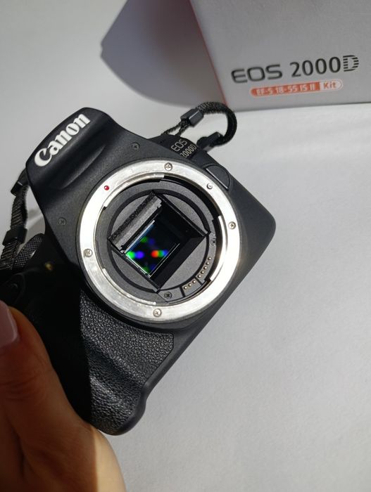 Canon EOS 2000D + EF-S 18-55mm IS II