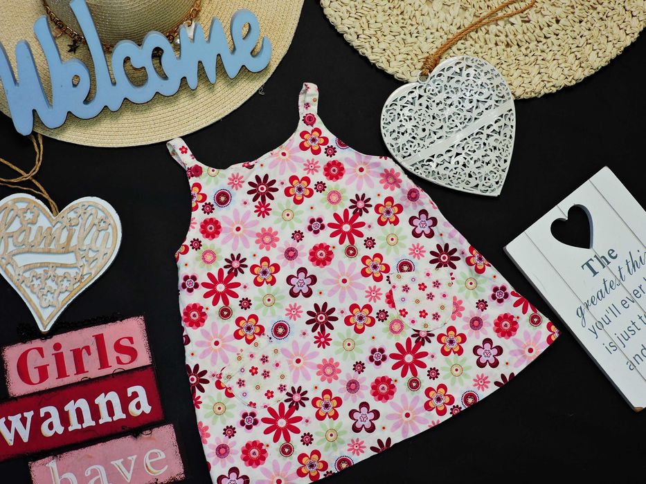 H&M - sukienka kwiatuszki , kieszonki , tył rozcięcie 62