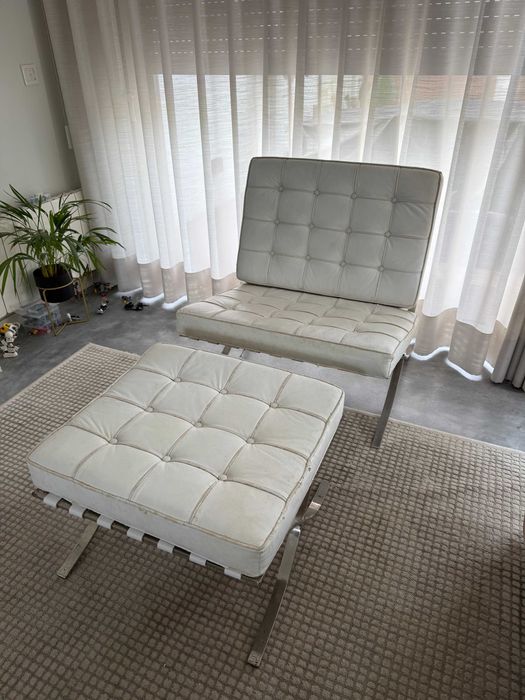 Cadeira estilo Barcelona Chair
