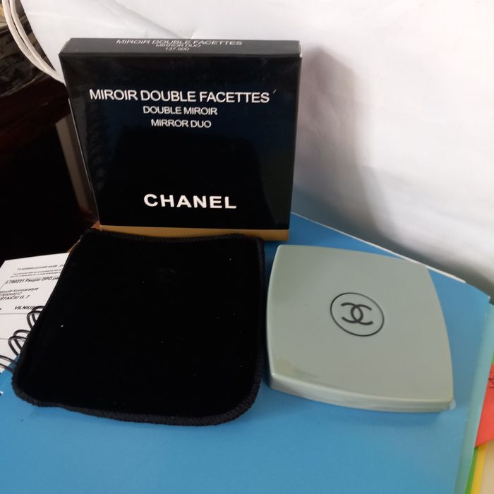 Nowe lusterko kieszonkowe 7 x 7 Chanel