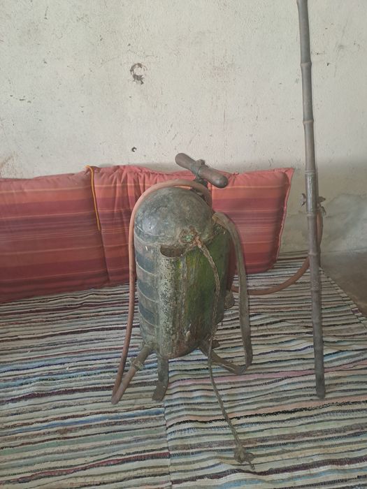 Vendo pulverizador  antigo