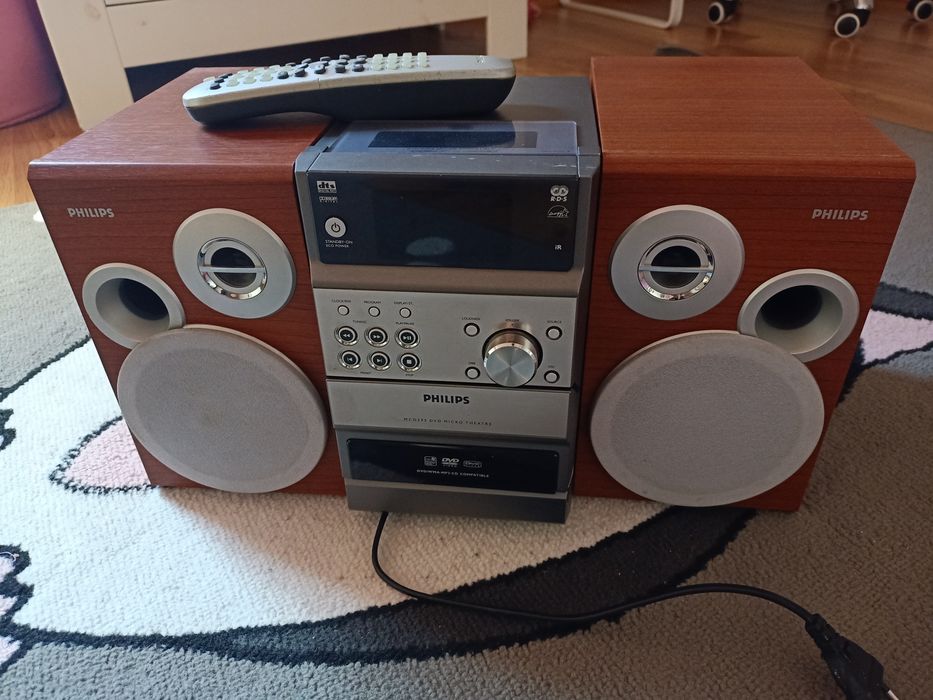 Wieża Philips  Radio  CD  BLUTU USB