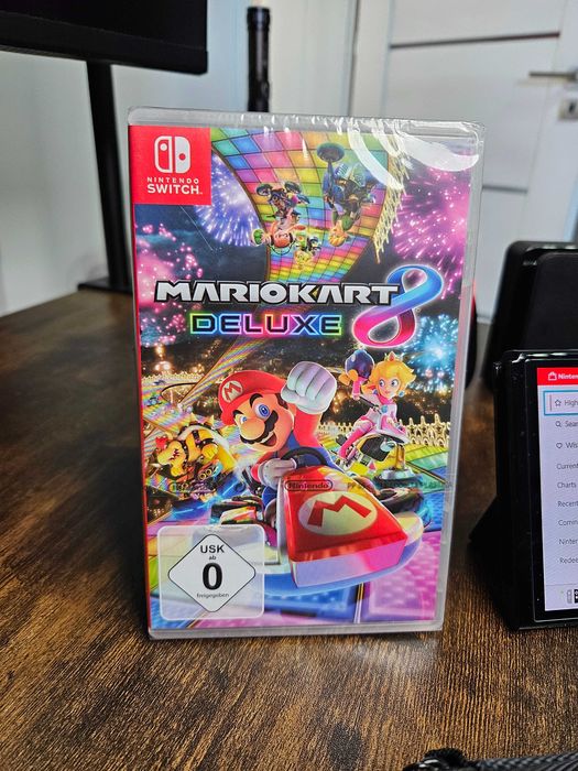 Nintendo Switch OLED Neon + nowy Mario Kart 8 Deluxe - stan niemal idealny - darmowa dostawa