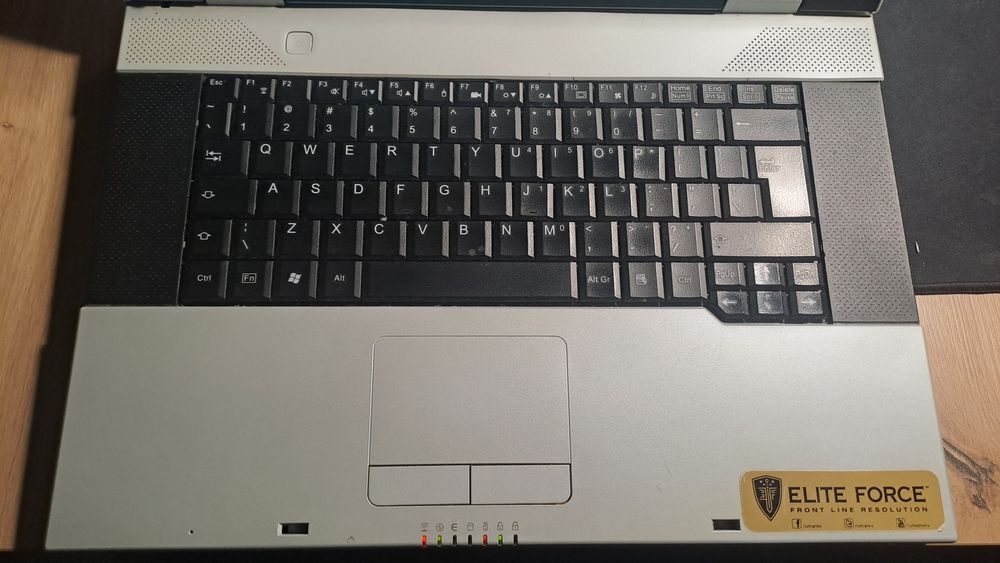 Laptop Fujitsu mobile v6535 4GB RAM dysk ssd